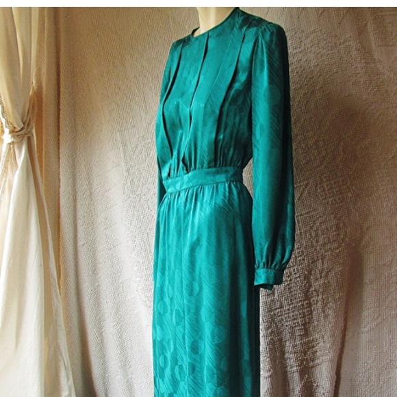 Emerald green pure silk dress Christmas or office