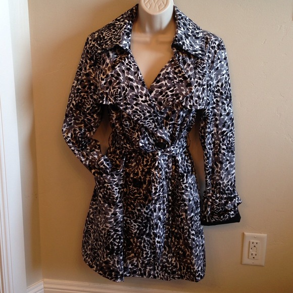 Beautiful Printed Double Breasted Coat - Picture 2 of 4