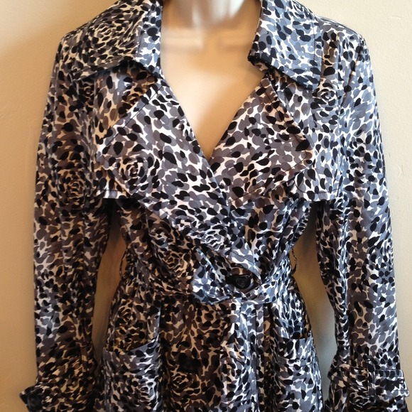 Beautiful Printed Double Breasted Coat - Picture 4 of 4