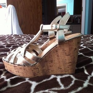 💥SALE💥 Gold Cork Wedges