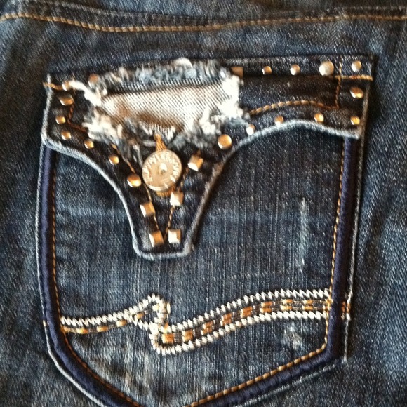 Almost Famous - Picture 2 of 4