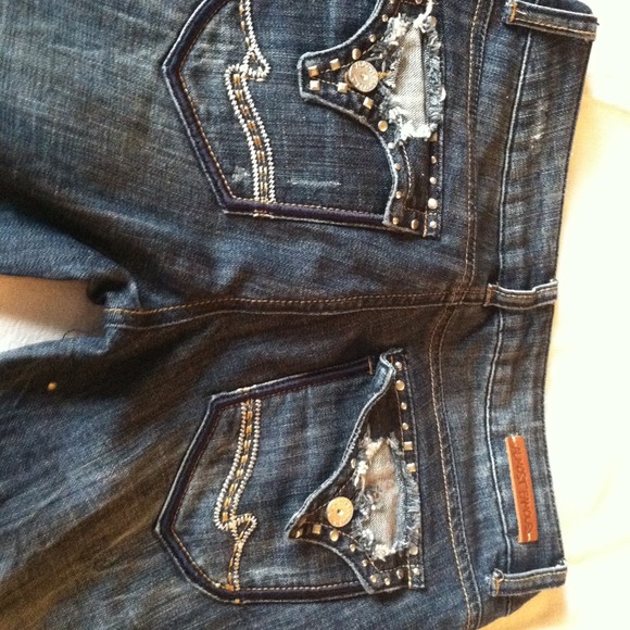 Almost Famous - Picture 3 of 4