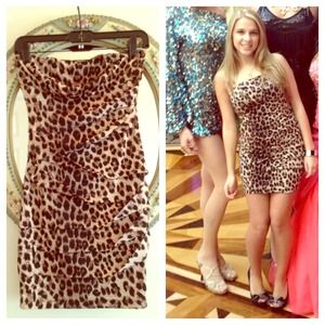 Leopard strapless dress