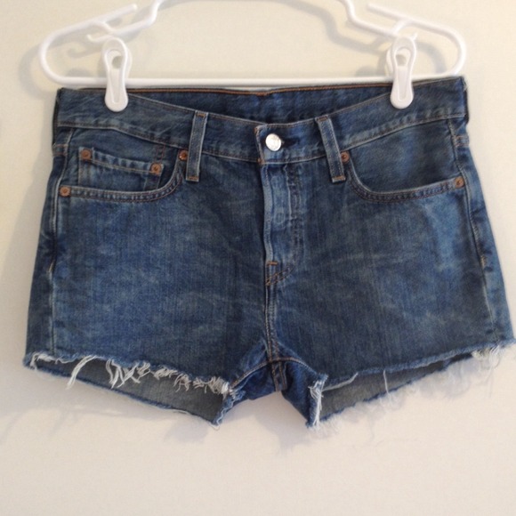 🌟price drop🌟Levi's denim shorts