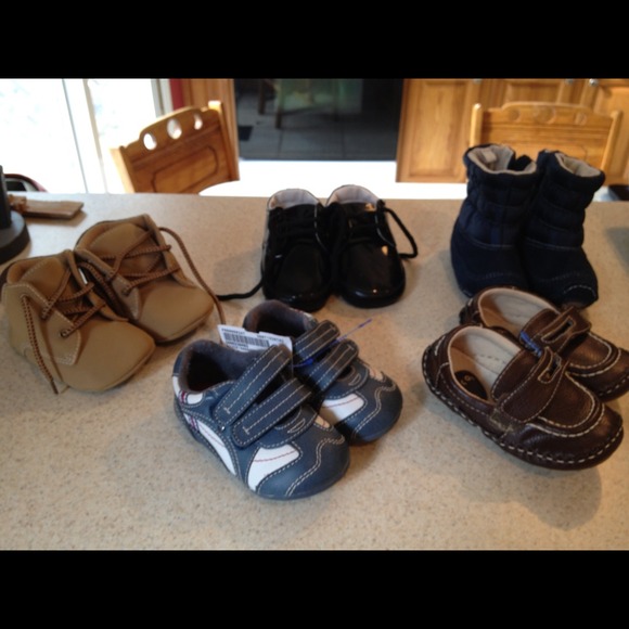 Size 4 shoe lot, flexible shoes