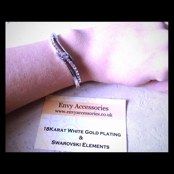 18kt Wt Gold Plating & Swarovski Elements Bracelet