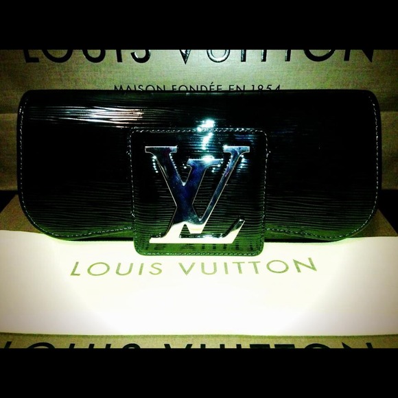 LV Sobe Clutch💯Authentic👍 - Picture 1 of 2