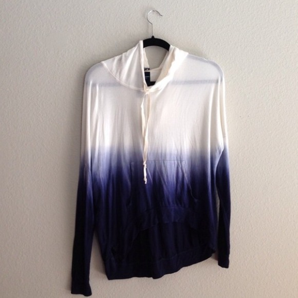 ❌SOLD @maggie_2118 Brandy Melville Ombré hoodie