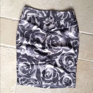Banana Republic Pencil Skirt - grays & white Sz 4
