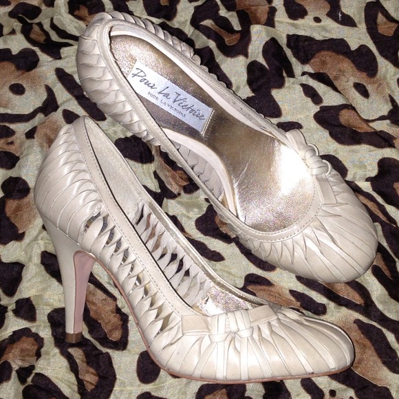 Pour La Victoire heels