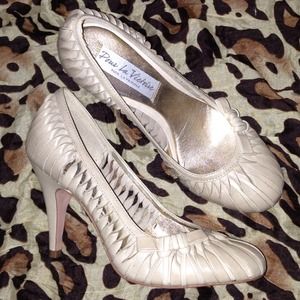 Pour La Victoire heels