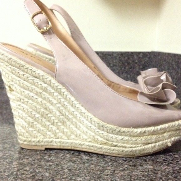 8.5 nude peep toe wedges - Picture 2 of 3