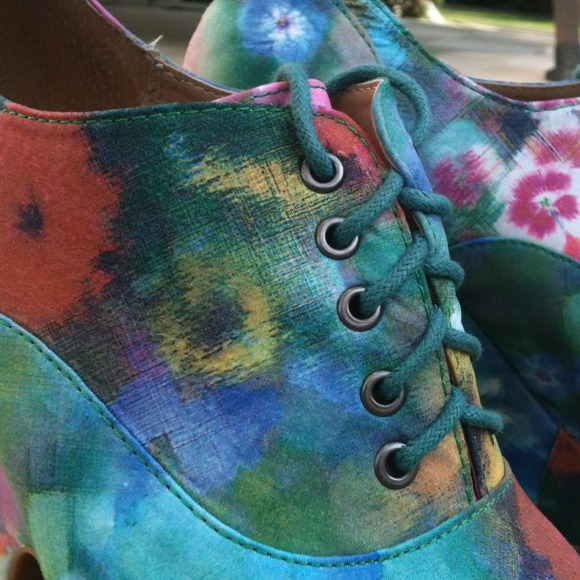 SOLD LOCALLY Watercolor Floral Wedge Heels - Picture 3 of 3