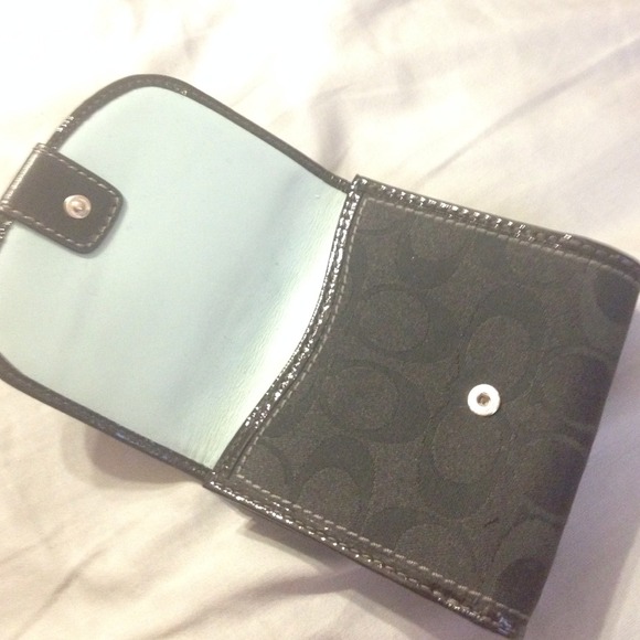 Black Coach wallet! 🌺 - Picture 2 of 3