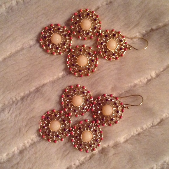 SOLD !!! Stella & dot chandelier earrings
