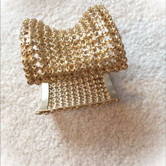 🎉HP🎉 Gold bracelet - adjustable and versatile! - Picture 2 of 4