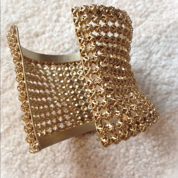 🎉HP🎉 Gold bracelet - adjustable and versatile! - Picture 3 of 4