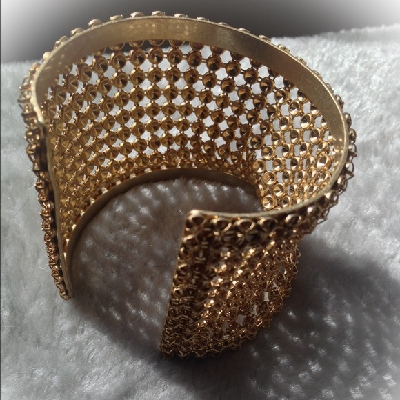 🎉HP🎉 Gold bracelet - adjustable and versatile! - Picture 4 of 4