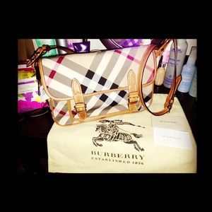 🚫SOLD OUT🚫 ❤️Burberry Crossbody💯Authentic👍