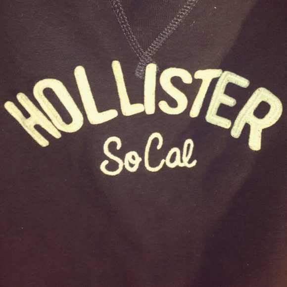 **SOLD** Hollister crew neck - Picture 2 of 3
