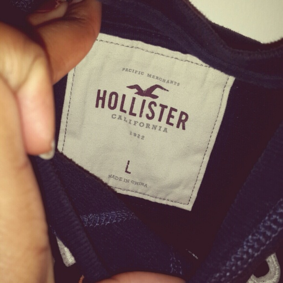 **SOLD** Hollister crew neck - Picture 3 of 3