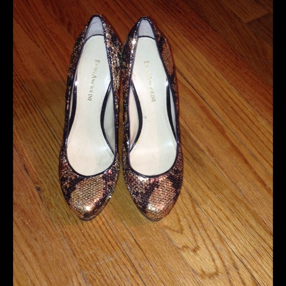 Gold & Black sequin pumps👠