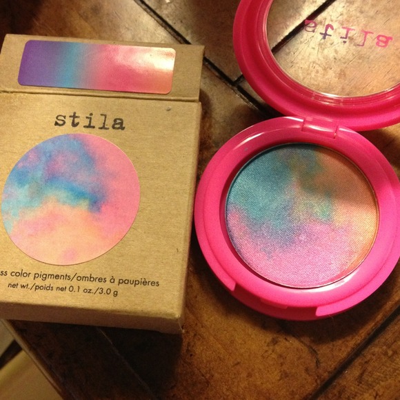 🚫SOLD🚫Stila eyeshadow pigment in 'Center Stage'.