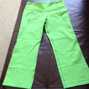 NEW size 4..Lululemon crop pants 💥💥💥💥