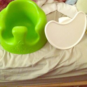 Bumbo seat w| tray.