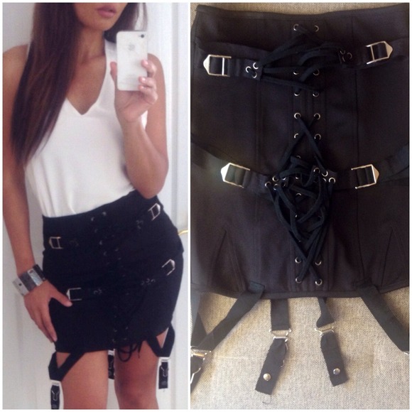 🚫SOLD🚫UNIF Corset style pencil skirt with garter - Picture 2 of 2