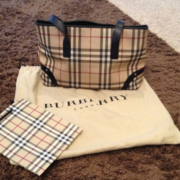 SOLD BNDLED. Burberry Nova check shoulder bag - Picture 2 of 4