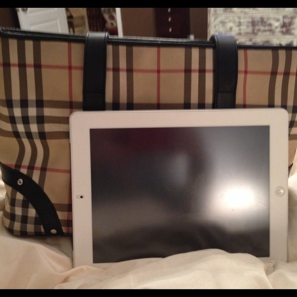 SOLD BNDLED. Burberry Nova check shoulder bag - Picture 3 of 4