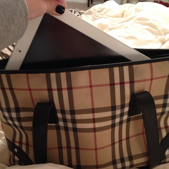 SOLD BNDLED. Burberry Nova check shoulder bag - Picture 4 of 4