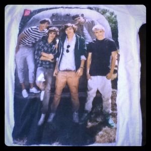 1D T-shirt Sz XS in Juniors