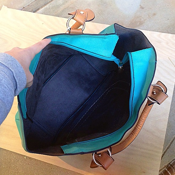 ❗🚫SOLD IN BUNDLE❗Tealed Vintage Handbag - Picture 3 of 4