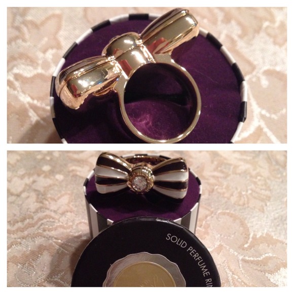 💔SOLD💔Henri Bendel solid perfume ring - Picture 3 of 4