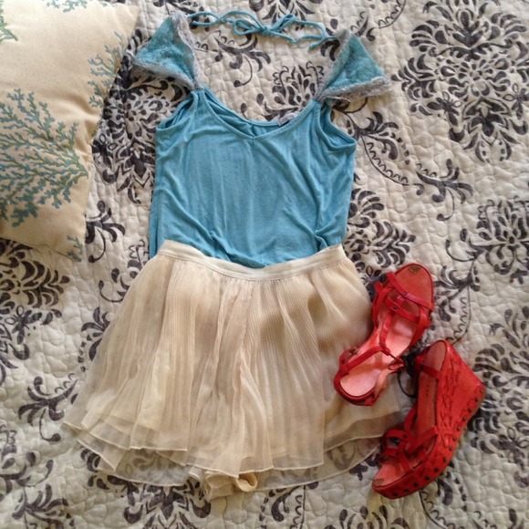Outfit only $25! Ethereal Tiffany blue lace top XS - Picture 3 of 4