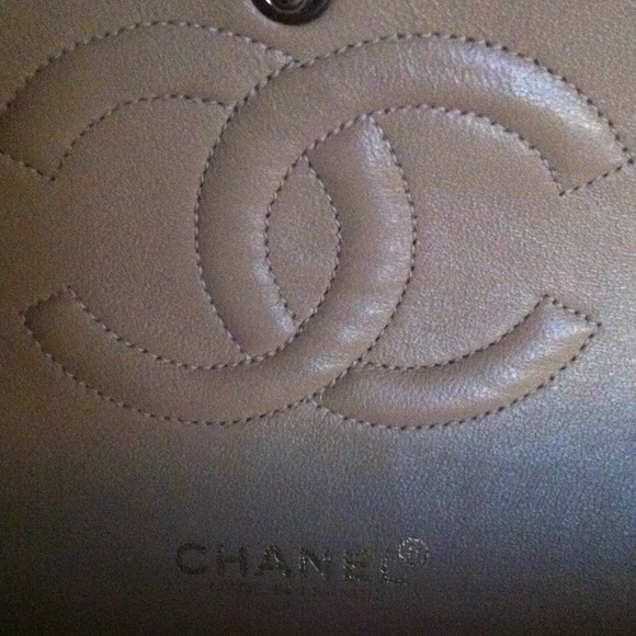 SOLD Authentic Beige Lambskin Chanel double flap - Picture 4 of 4