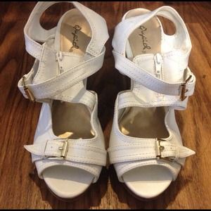 (REDUCED!) White strappy high-heeled sandals