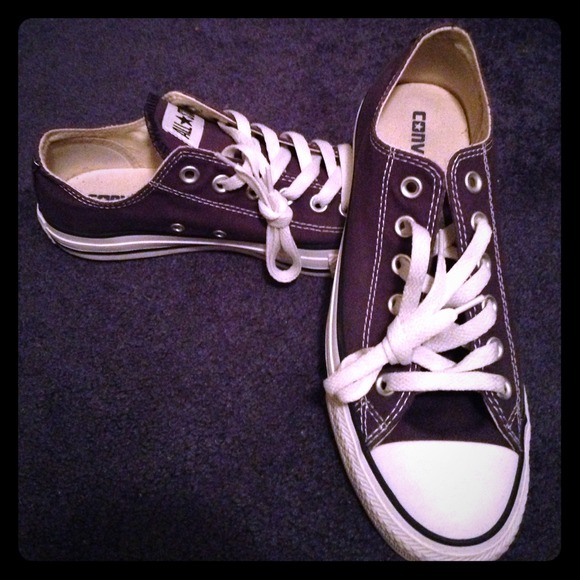Navy low top Converses!