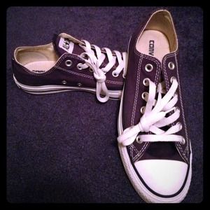 Navy low top Converses!