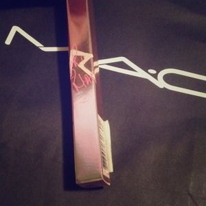 Ri Ri hearts MAC  Lipliner(TALKTHATTALK)