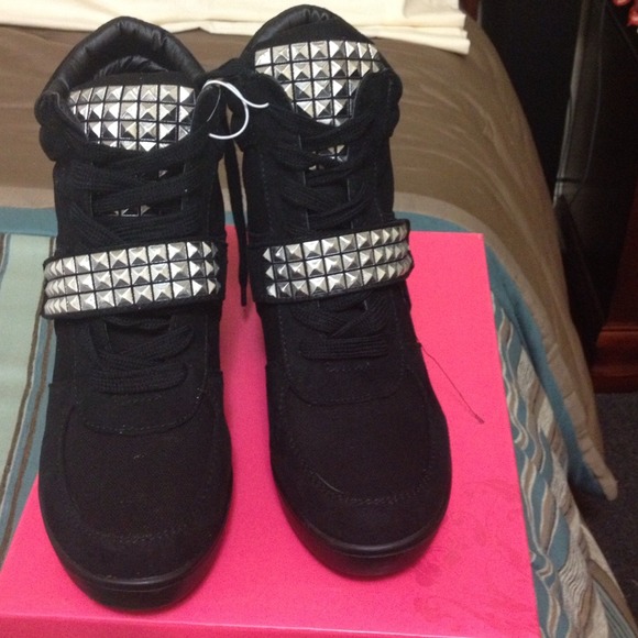 studded tennis shoes