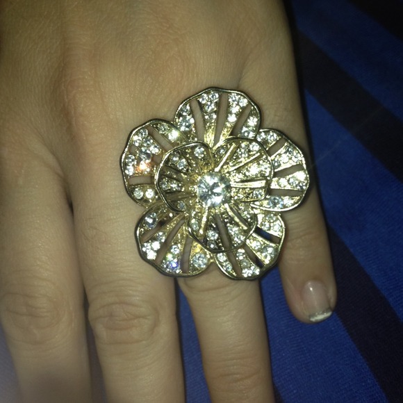 Beautiful ring - Picture 3 of 4