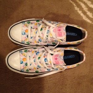 Bundle shoes hk bracelet and keychain