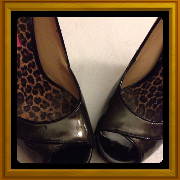 🎉HP 1/24🎉Betsey Johnson Smokey - Picture 3 of 4