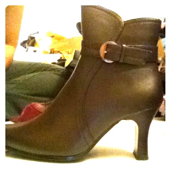 Cute brown ankle boots!