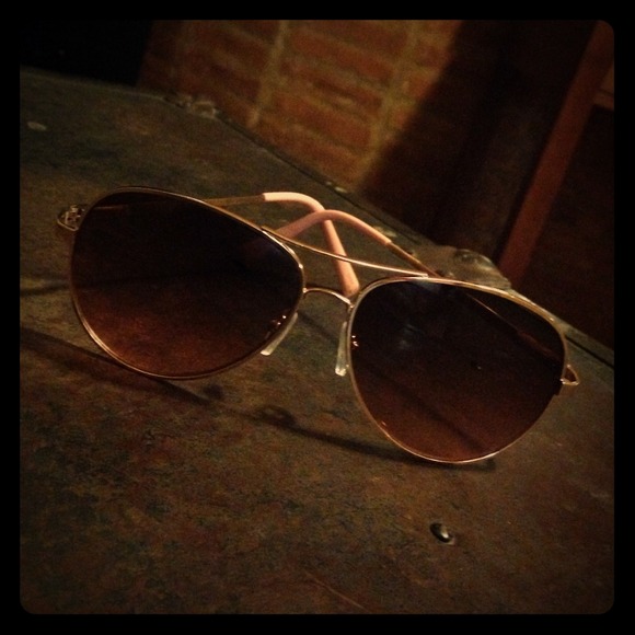 🚫sold🚫Steve Madden aviator sunglasses. Like new