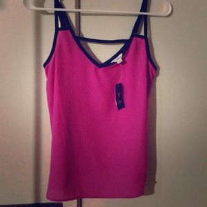 Cute pink top with black details