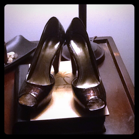 Peep toe heels
